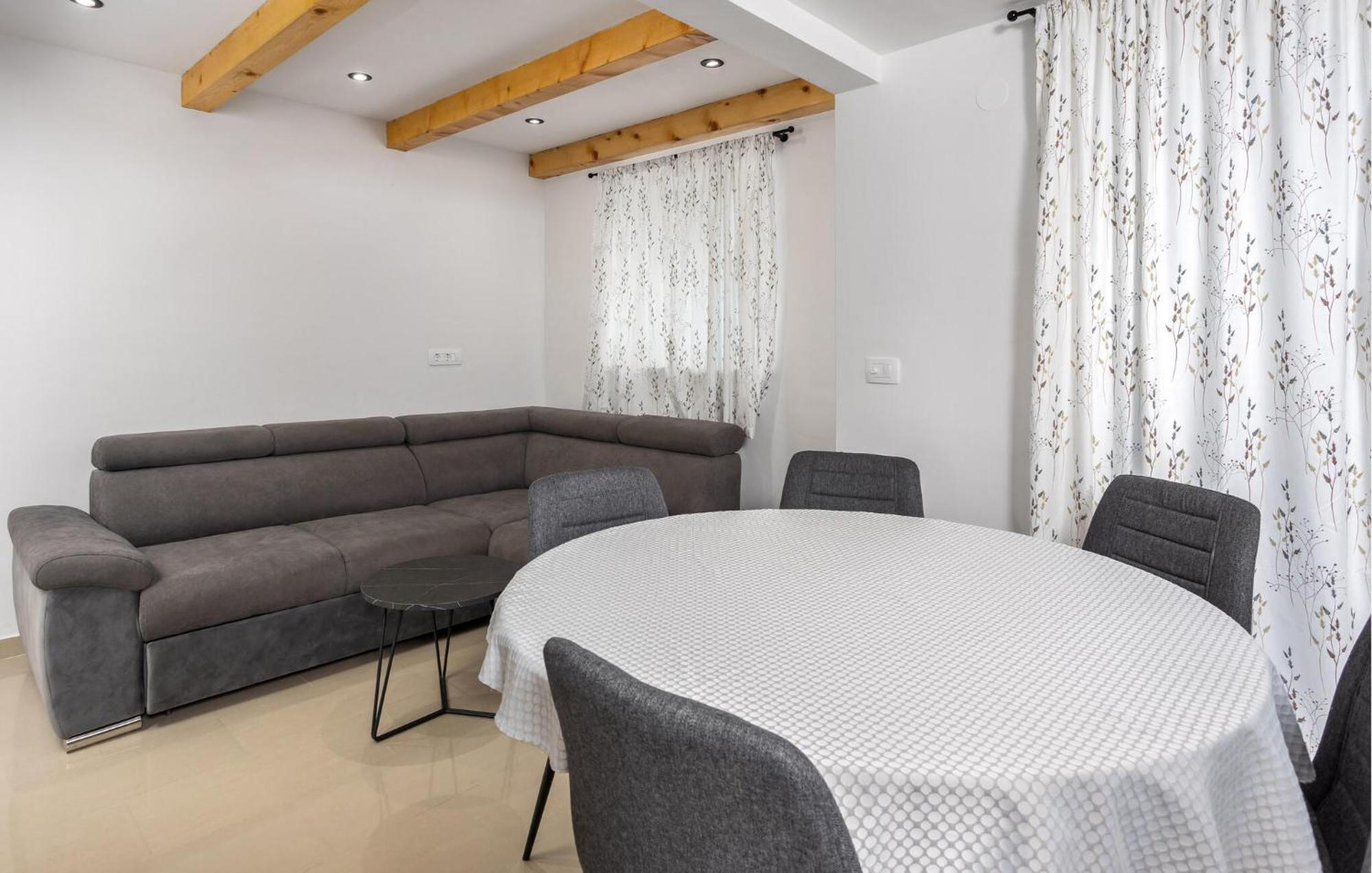 Gorgeous Apartment In Brsec With Kitchen Exterior foto